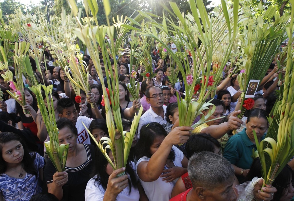 Filipino Catholics observe Palm Sunday